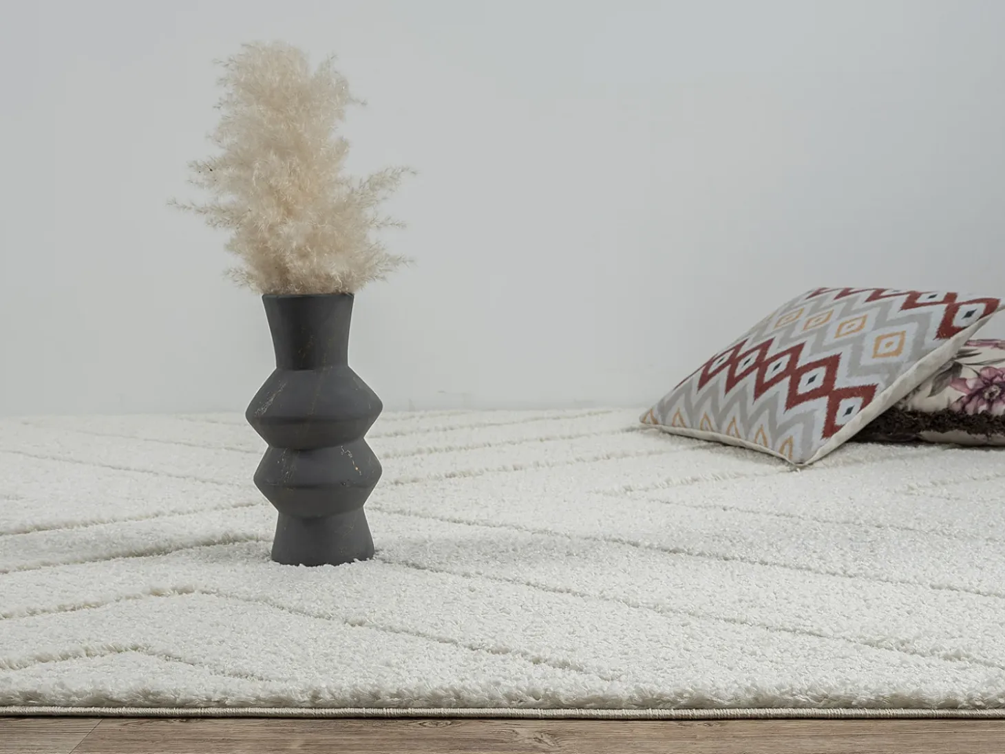 Alfombra Bahar Shaggy patrón triángulos, crema, 80 x 150 cm