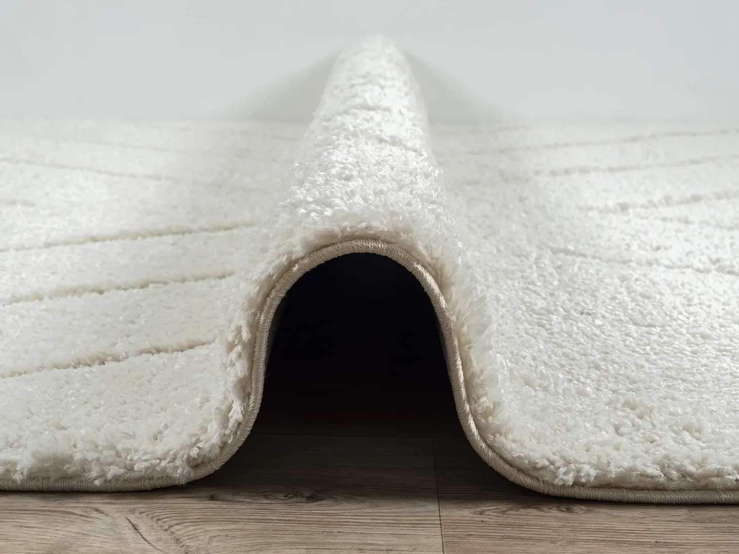 Alfombra Bahar Shaggy patrón triángulos, crema, 80 x 150 cm