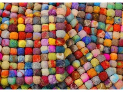 Alfombra de bolas de fieltro hecha a mano 70x140 cm Colorido Felty 2.2