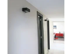 Aplique de pared IONA estilo moderno - L. 18 cm - LED SMD 13W- 1200lm y 3000K - aluminio y negro - IP44
