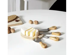Caja de quesos con tabla de hevea y 4 cuchillos
