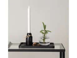Candelabro Ulricehamn con luz LED negra.