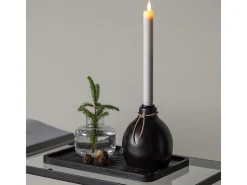 Candelabro Ulricehamn con luz LED negra.