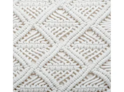 Cojín de macramé con flecos