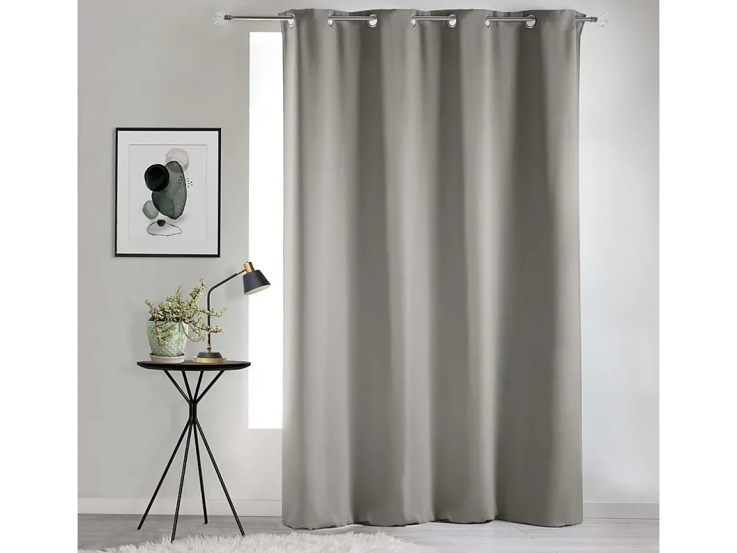 Cortina opaca lisa con ollaos 135 x 240 cm