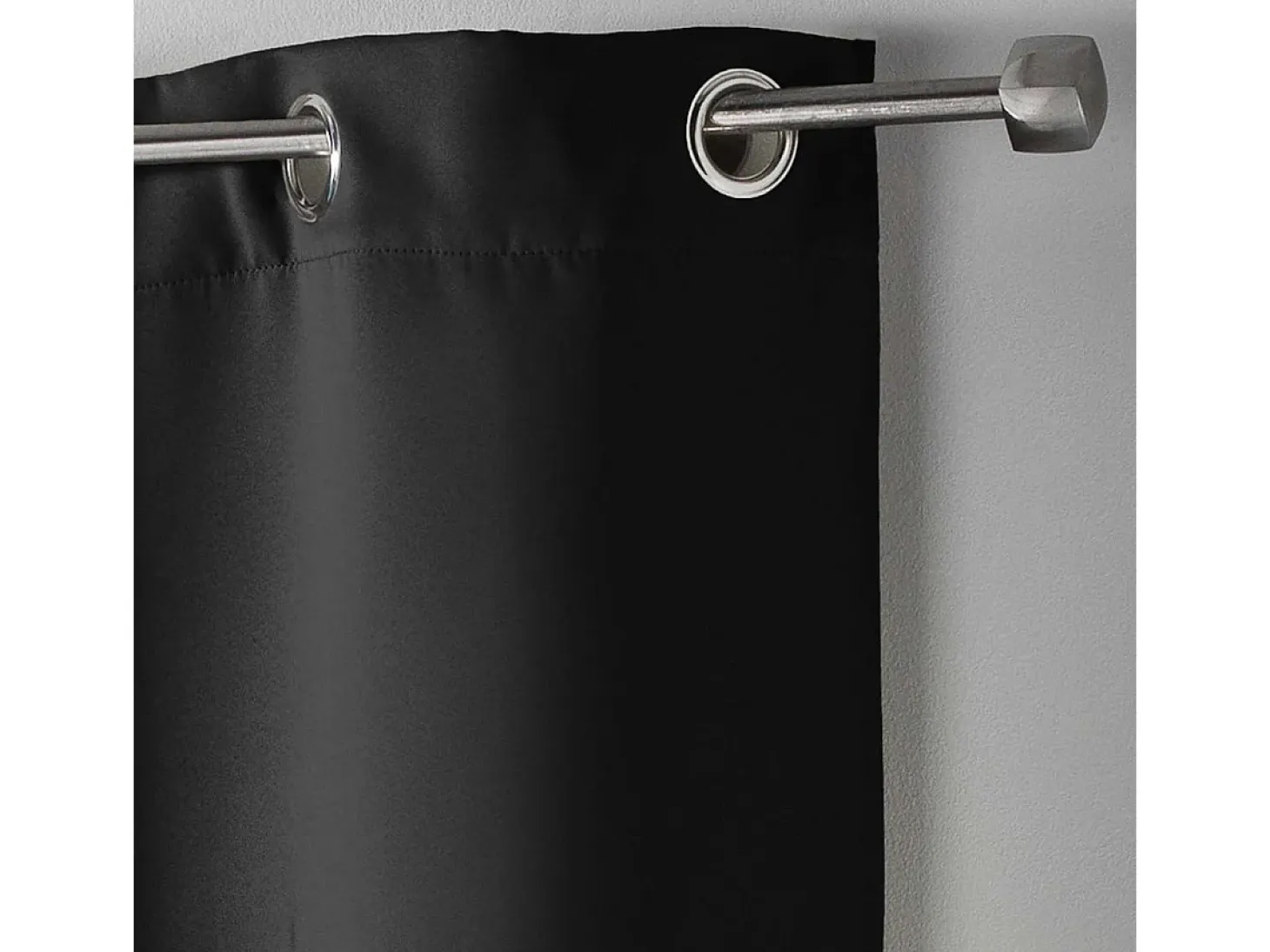 Cortina opaca lisa con ollaos 135 x 240 cm