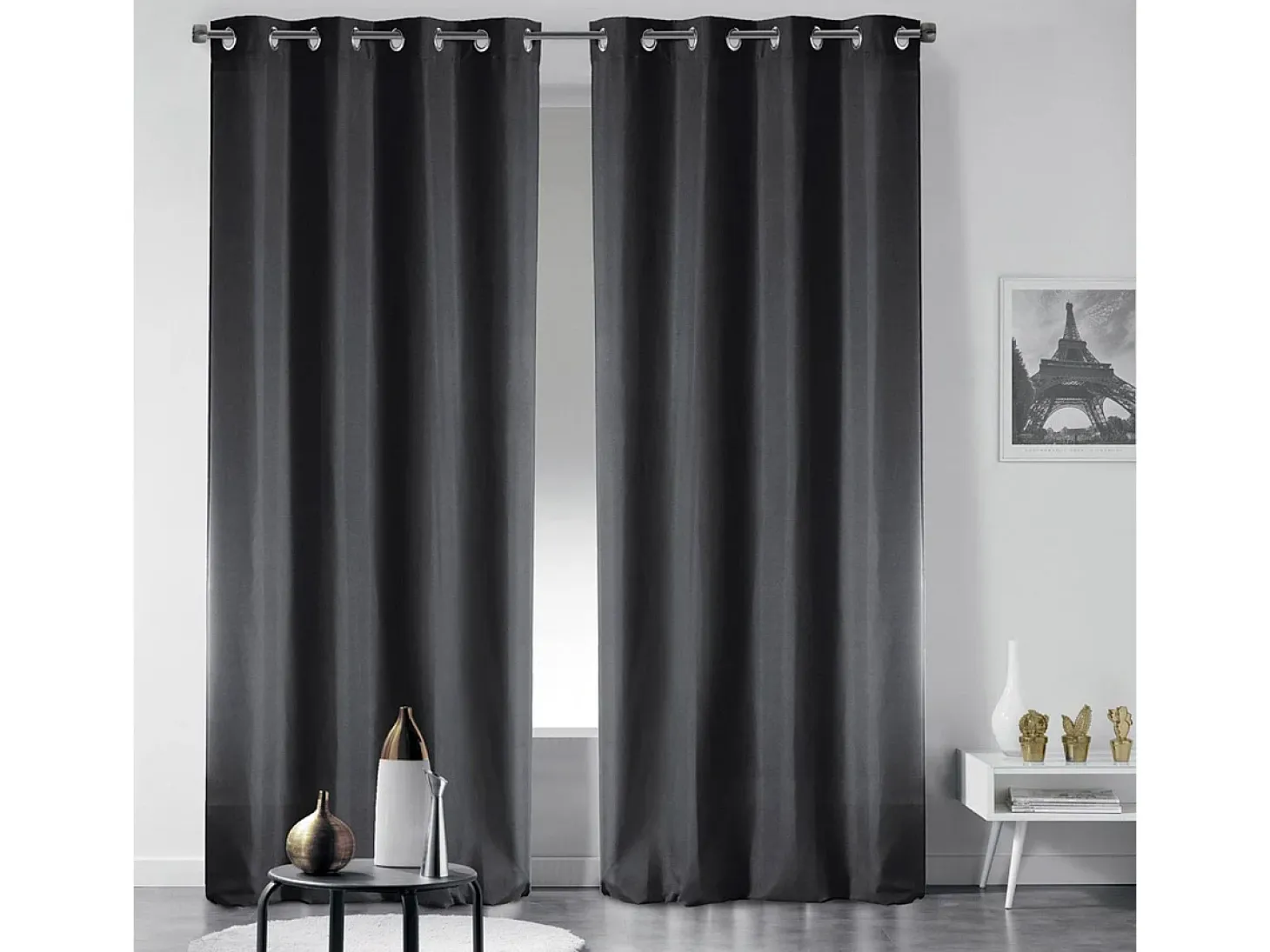 Cortina opaca lisa con ollaos 135 x 240 cm
