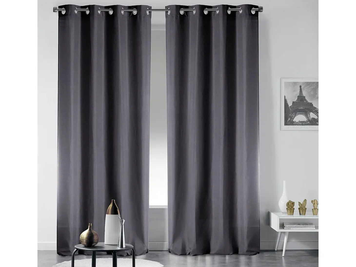 Cortina opaca lisa con ollaos 135 x 240 cm
