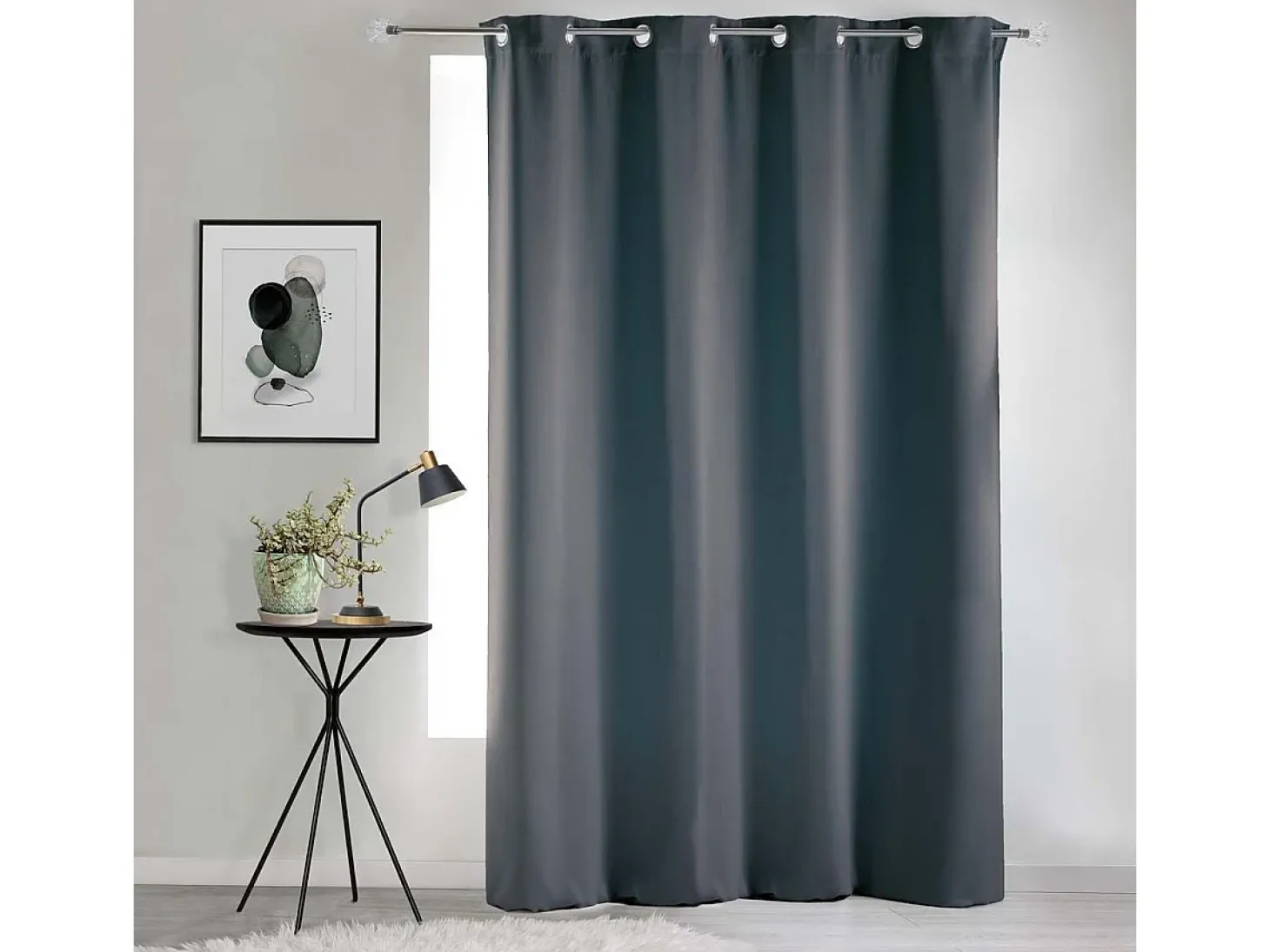 Cortina opaca lisa con ollaos 135 x 240 cm