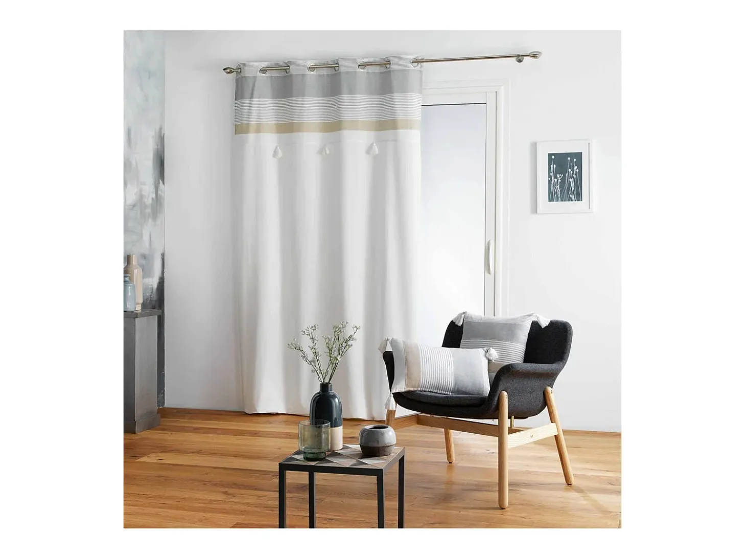 Cortina semi-opaca parte superior rayadas con pompones 140 x 240 cm