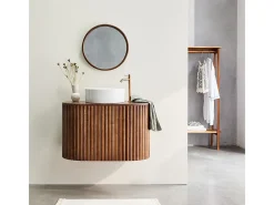 Espejo redondo de madera de mindi maciza con acabado nogal Ø50 cm