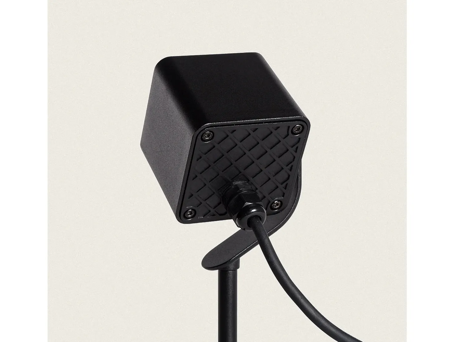 Foco Exterior LED 11W con Pincho Attex Negro