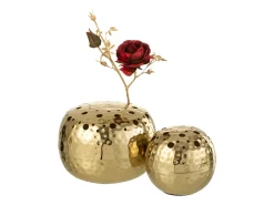 Jarrón redondo con agujeros de metal dorado 15x15x9 cm