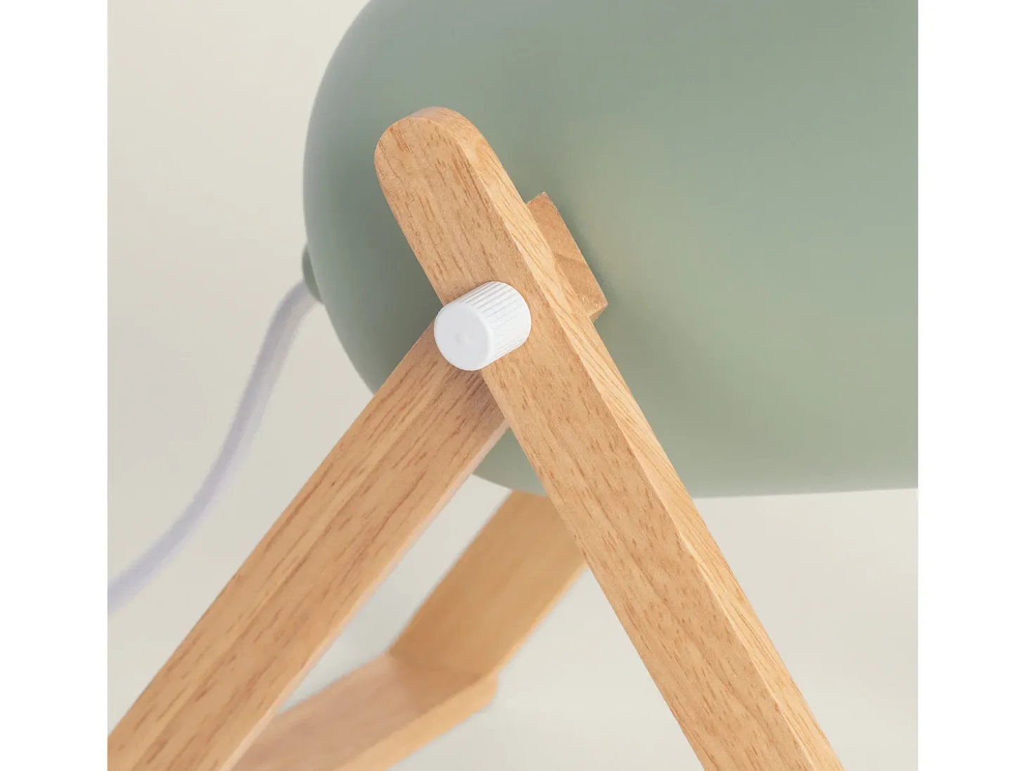 Lámpara de Mesa de Metal Kiume Verde Celadón