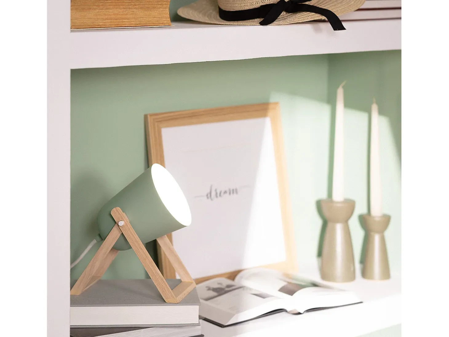 Lámpara de Mesa de Metal Kiume Verde Celadón