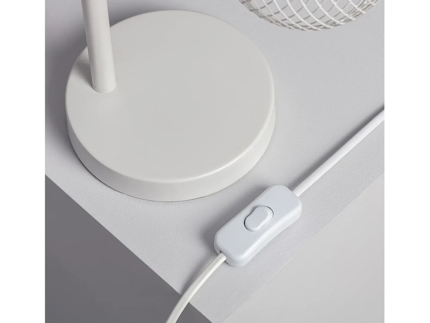 Lámpara de Mesa de Metal y Madera Monah Blanco