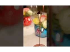 Lámpara de mesa LED inalámbrica recargable y regulable Pina Pro Gold Leaf color azafrán