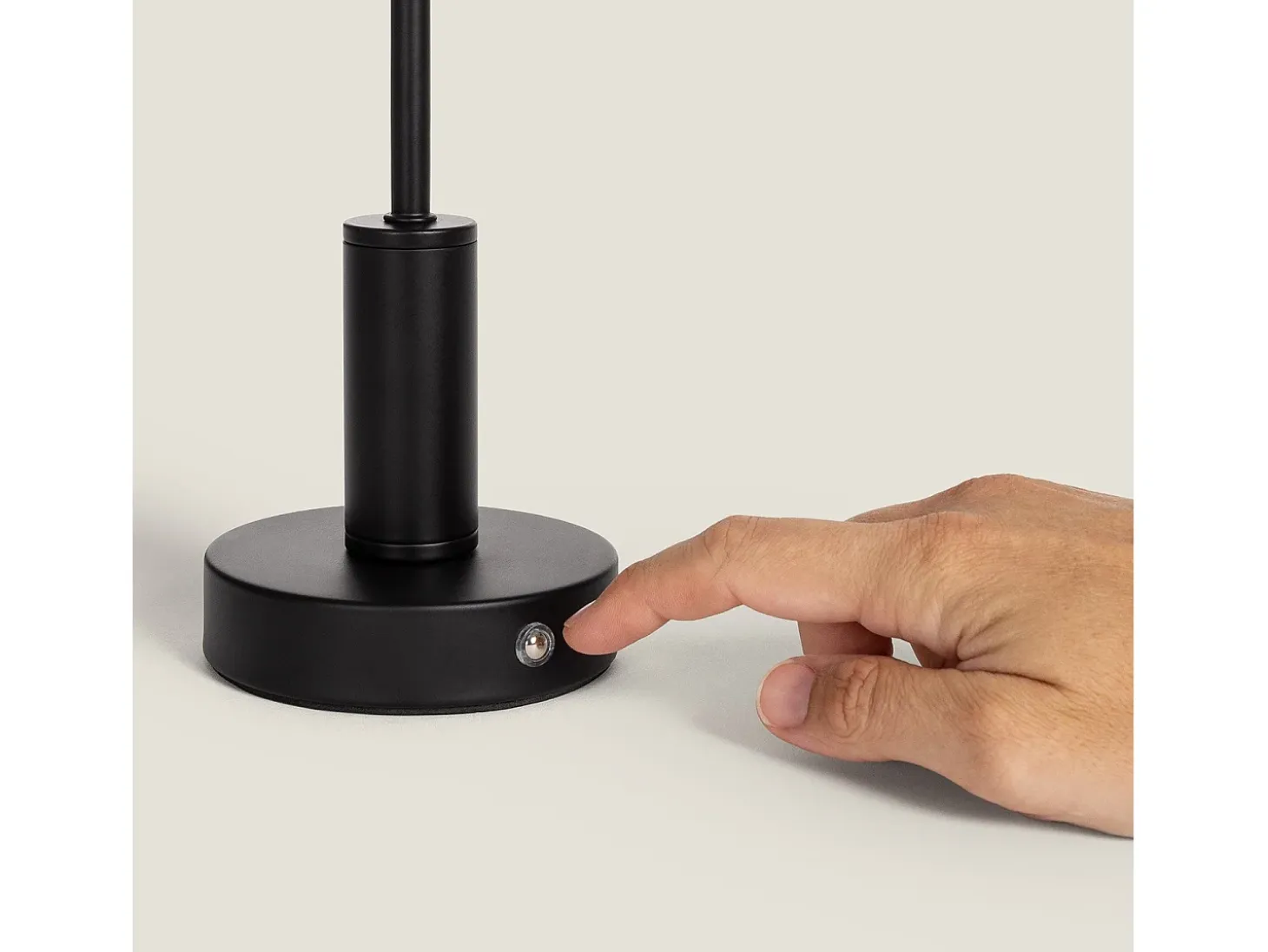 Lámpara de Mesa LED Metal Portátil con Batería USB Recargable Luliu Ludza Negro