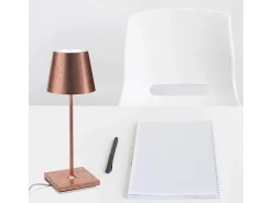Lámpara de mesa LED Poldina Pro Mini Copper Leaf recargable y regulable con batería de hasta 12 horas