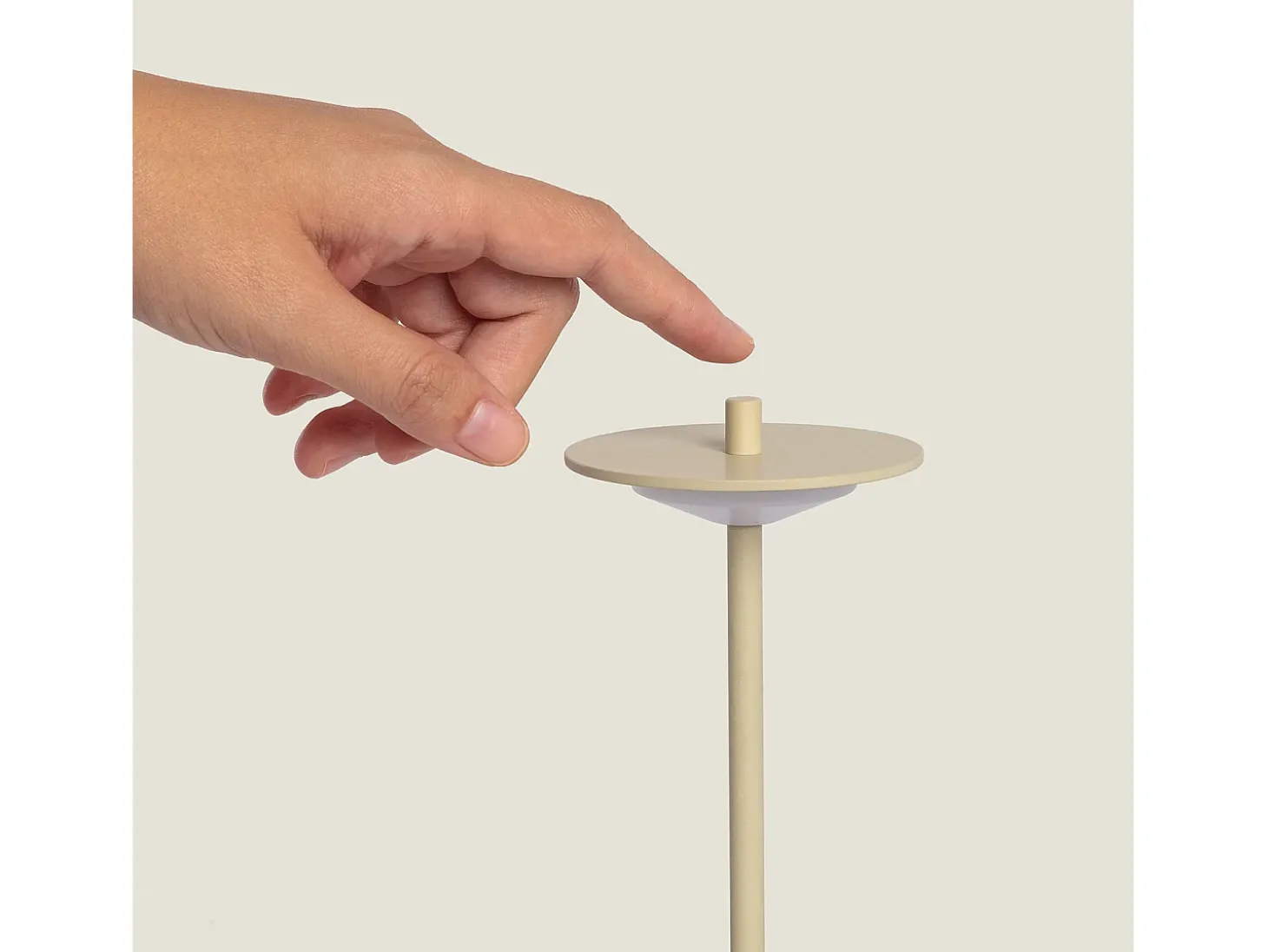 Lámpara de Mesa LED Portátil para Exterior Metal con Batería Recargable Estepona Beige