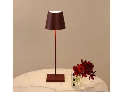 Lámpara de mesa LED Zafferano Poldina Pro Bordeaux, recargable y regulable, con una duración de batería de hasta 12 horas. Apta para exteriores, IP65.