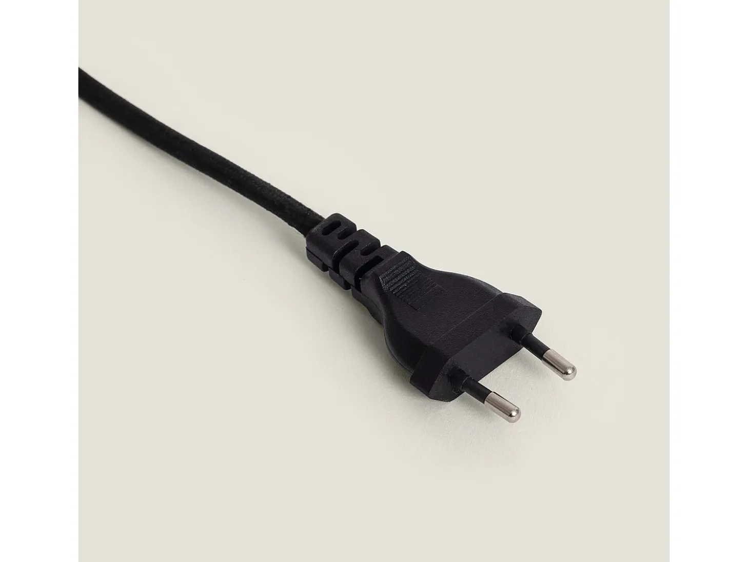 Lámpara de Mesa Metal y Tela con Puerto USB e Interruptor Táctil Malena Negro