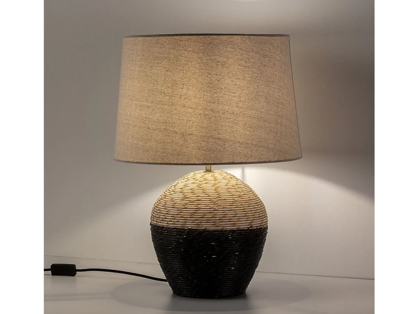 Lámpara de mesa Oyuki de ratán natural, diámetro 40,5 cm