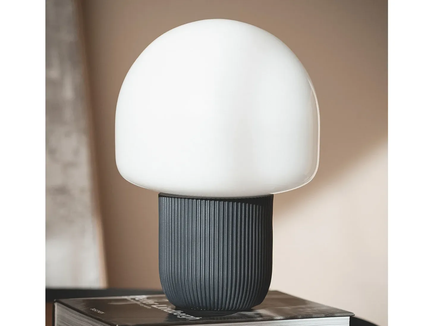 Lámpara de Mesa Resina Nacune Negro