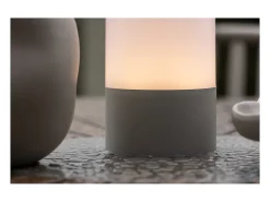 Lámpara de mesa Tubu LED para exterior color gris.