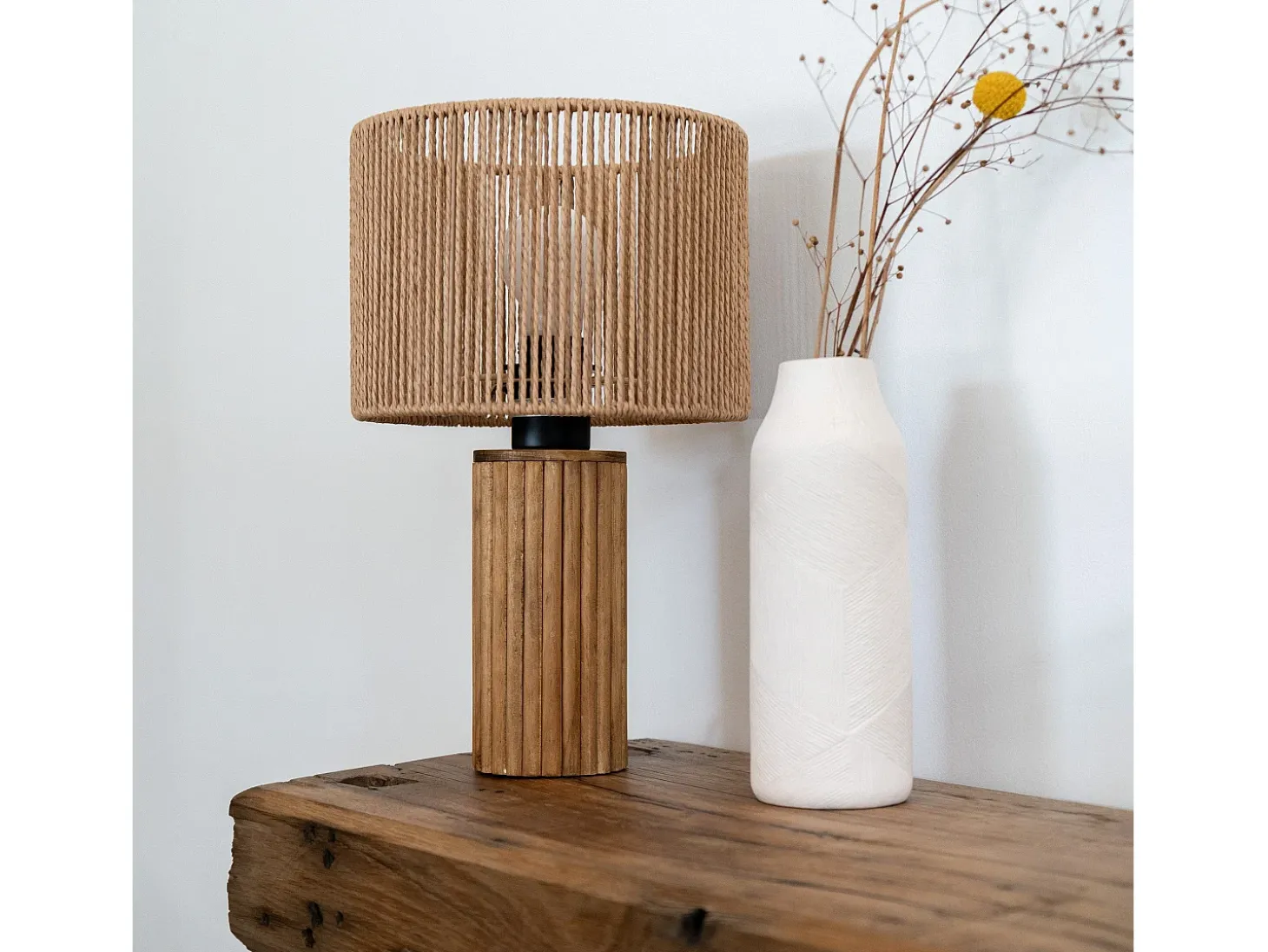 Lámpara de papel de cuerda con base de tronco de madera - Mira