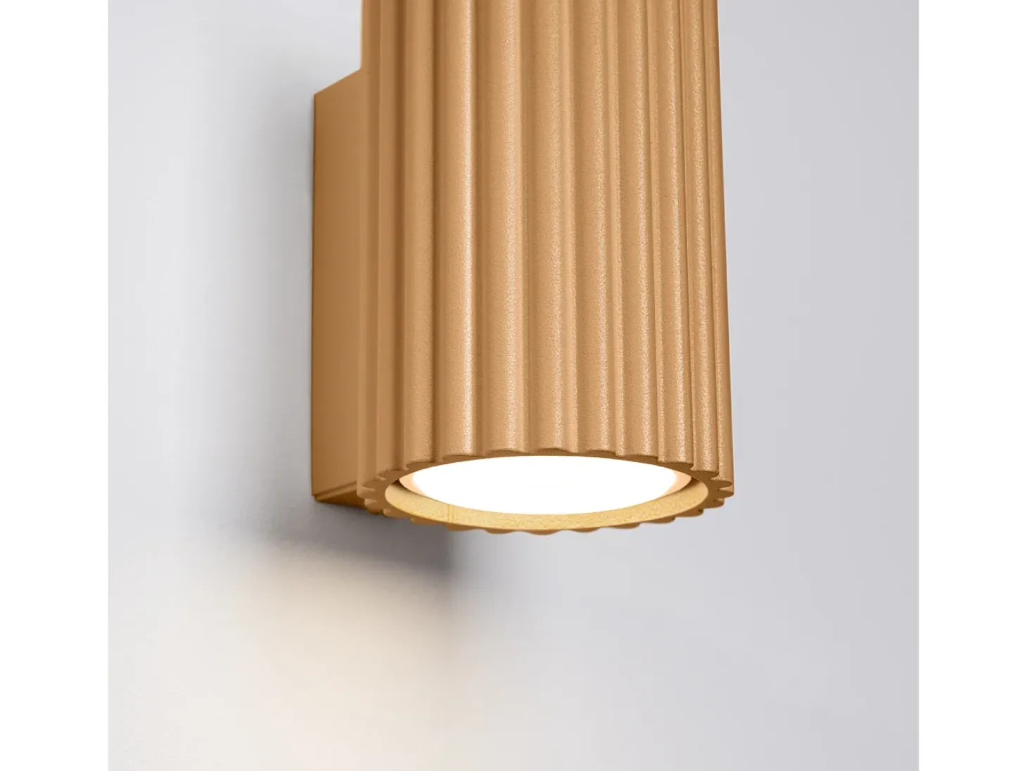 Lámpara de pared Gloow minimalista de aluminio - 1 fuentes luminosas 4000K - L.6,5 x A.10 cm - dorado