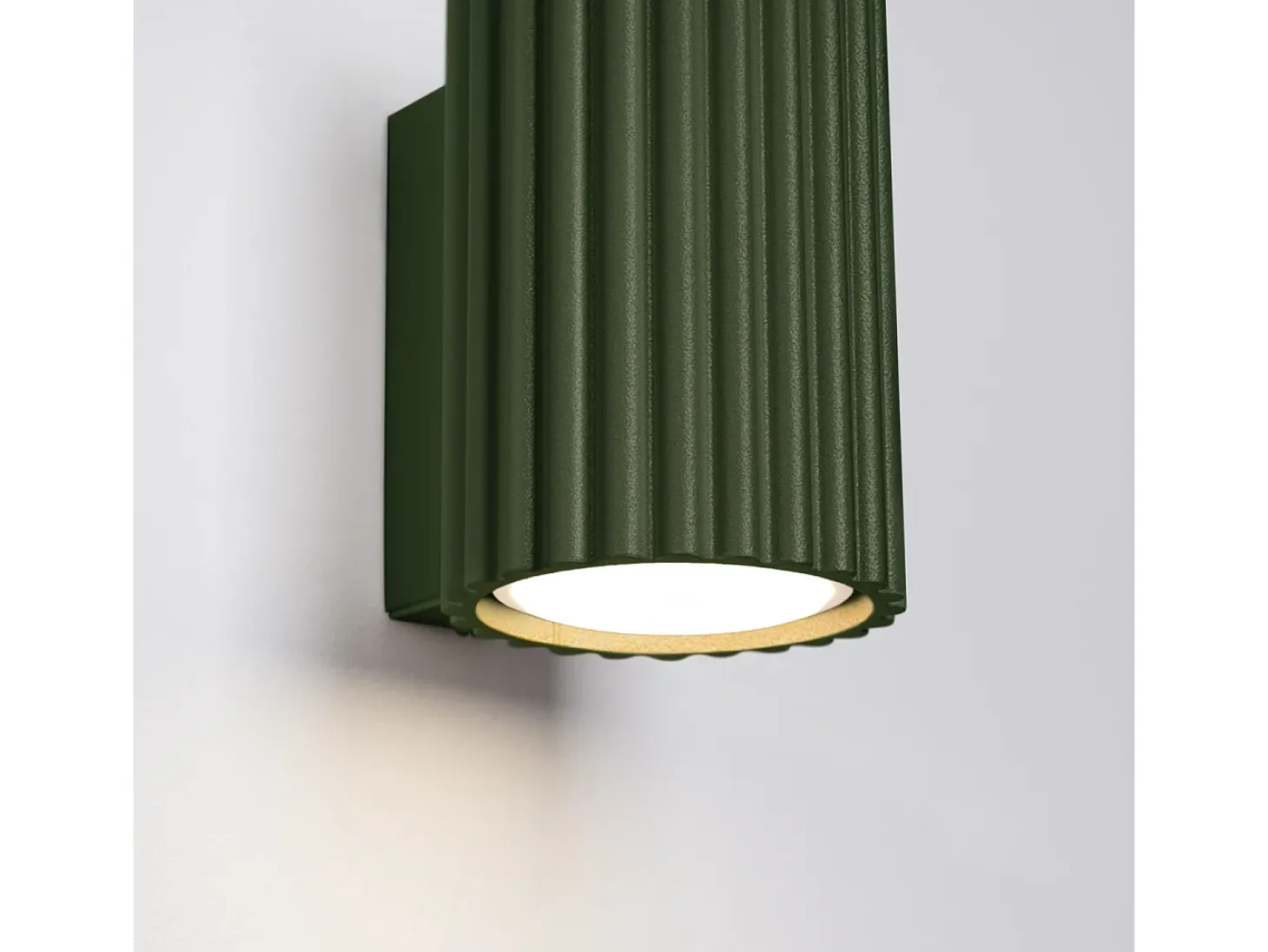 Lámpara De Pared Karbon Minimalista De Aluminio - 1 Fuentes Luminosas - L.6,5 X A.10 Cm - Verde Oliva