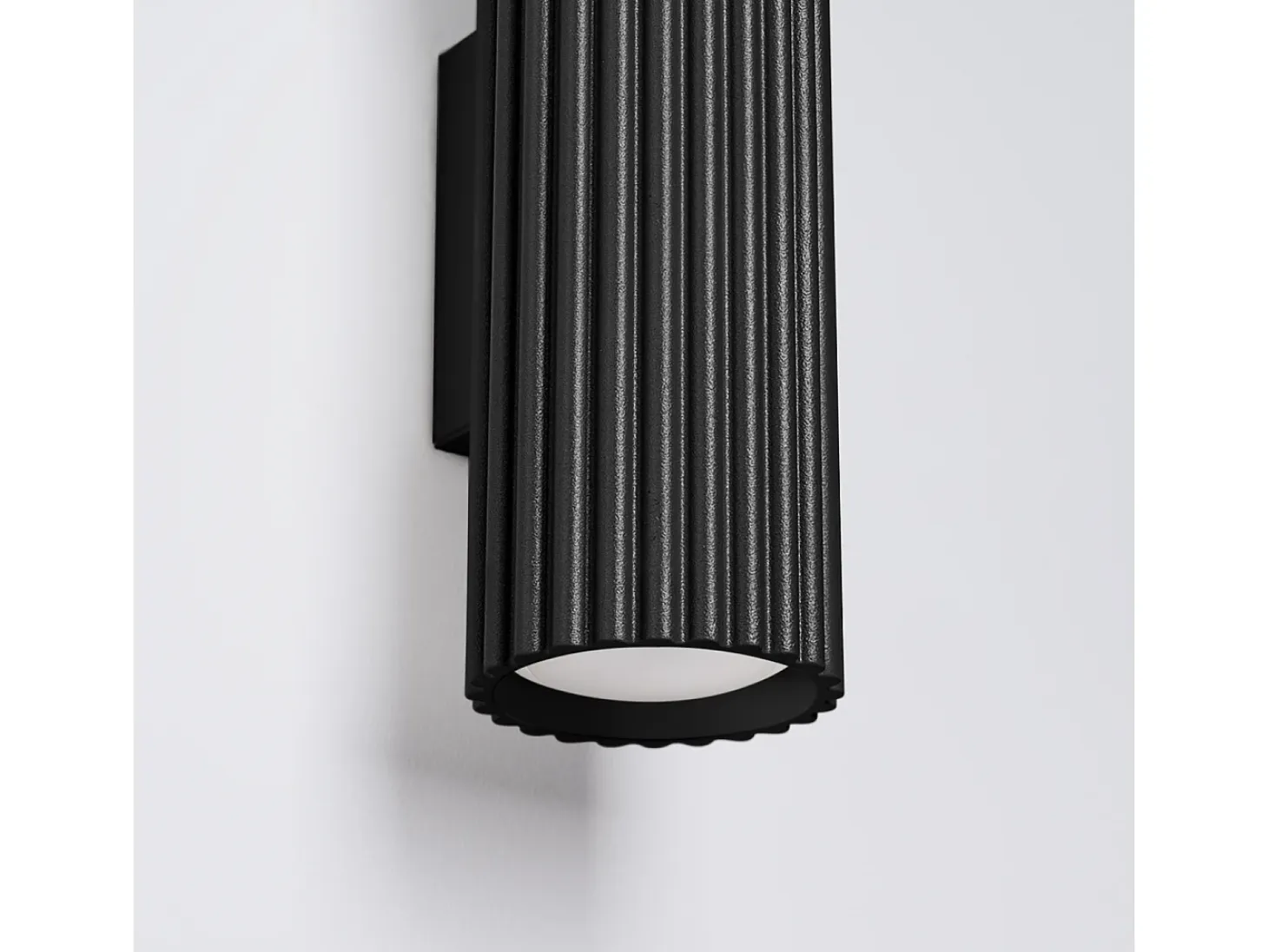 Lámpara De Pared Karbon Minimalista De Aluminio - 2 Fuentes Luminosas - L.6,5 X A.30 Cm - Negro