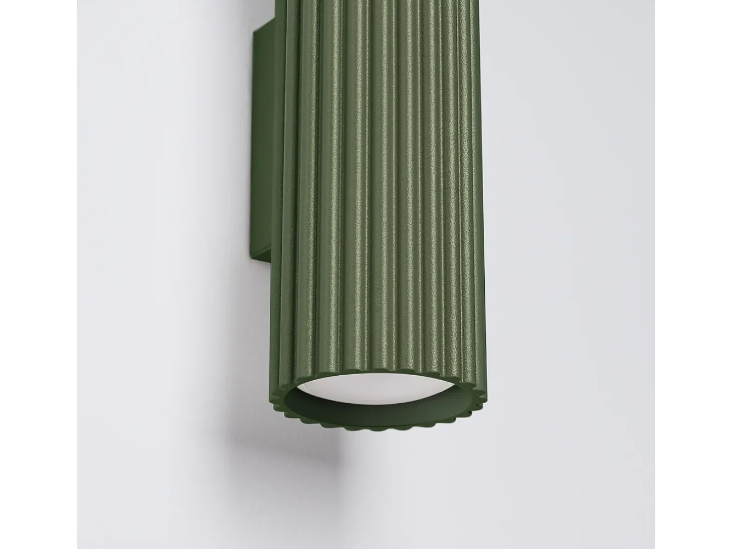Lámpara De Pared Karbon Minimalista De Aluminio - 2 Fuentes Luminosas - L.6,5 X A.20 Cm - Verde Oliva