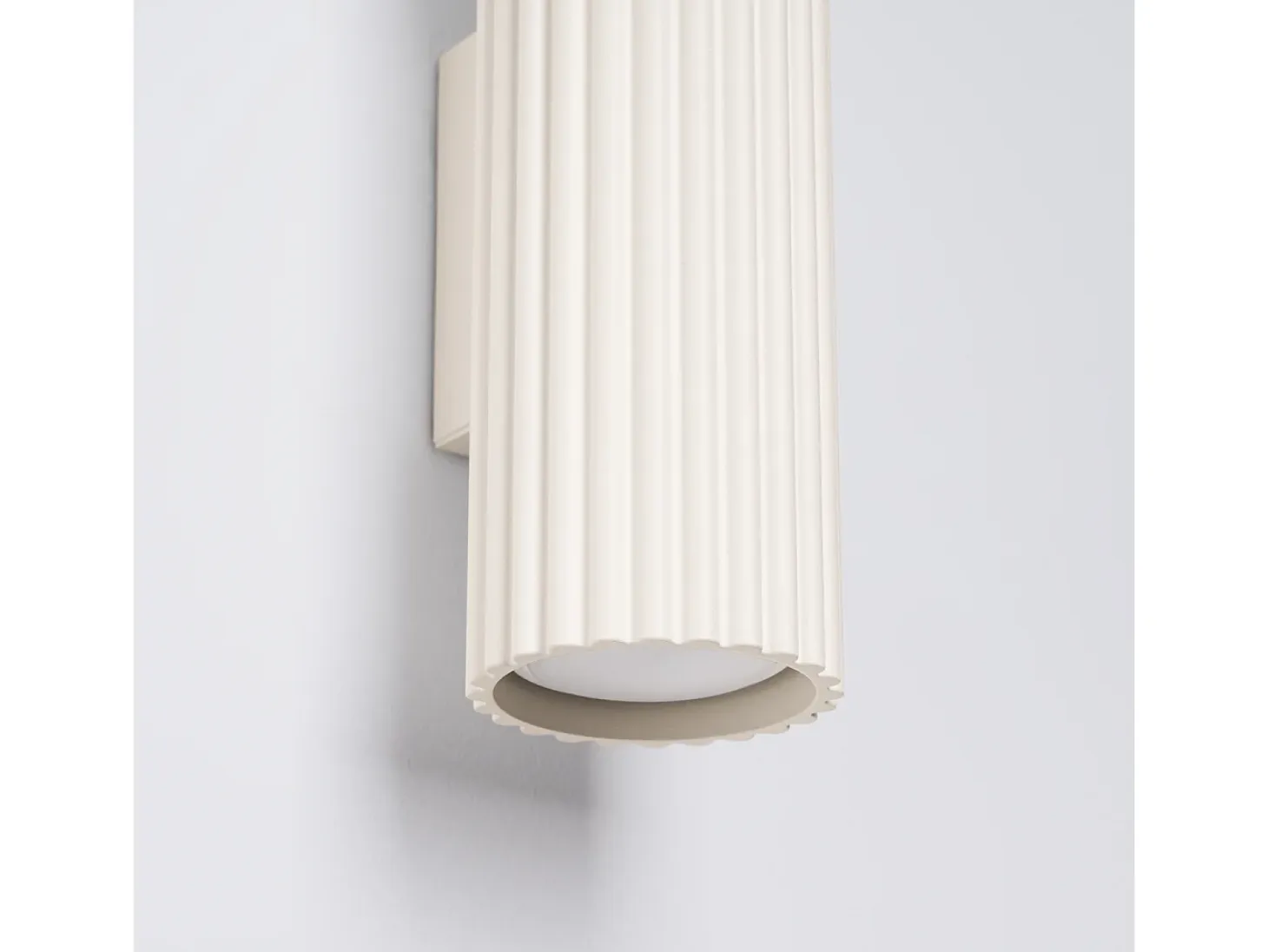 Lámpara De Pared Karbon Minimalista De Aluminio - 2 Fuentes Luminosas - L.6,5 X A.30 Cm - Beige