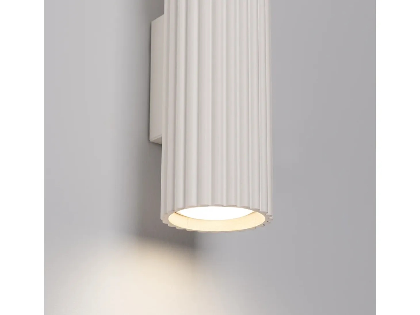 Lámpara De Pared Karbon Minimalista De Aluminio - 2 Fuentes Luminosas - L.6,5 X A.30 Cm - Beige