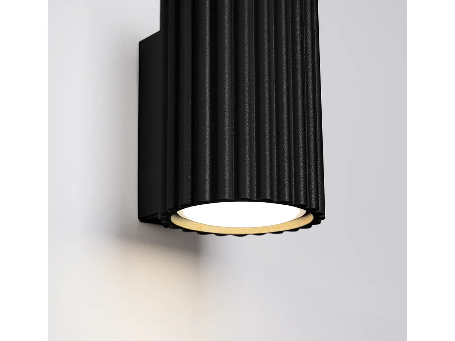 Lámpara De Pared Karbon Minimalista De Aluminio - 1 Fuentes Luminosas - L.6,5 X A.10 Cm - Negro