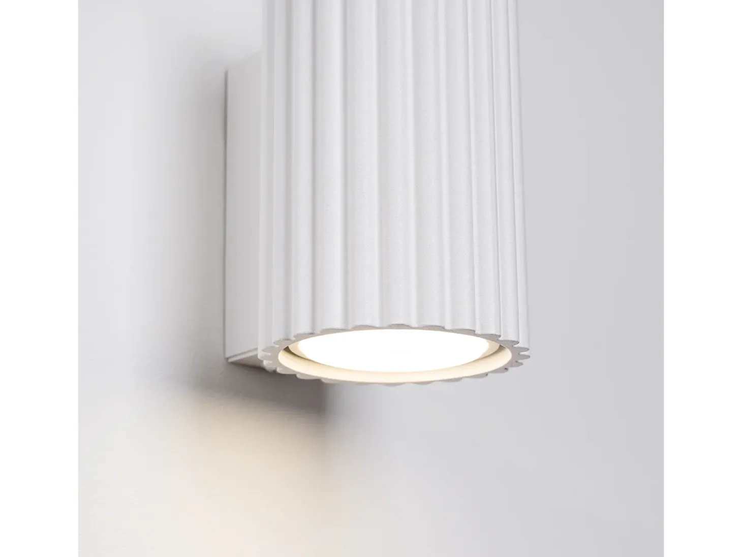 Lámpara De Pared Karbon Minimalista De Aluminio - 1 Fuentes Luminosas - L.6,5 X A.10 Cm - Blanco