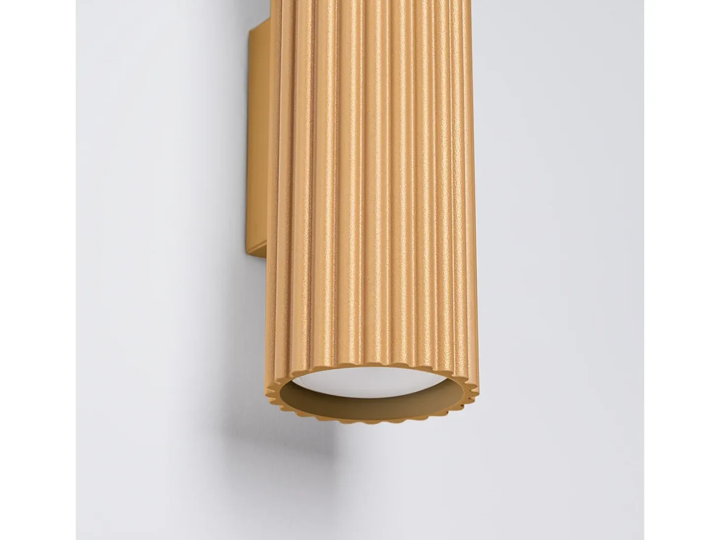 Lámpara De Pared Karbon Minimalista De Aluminio - 2 Fuentes Luminosas - L.6,5 X A.30 Cm - Dorado