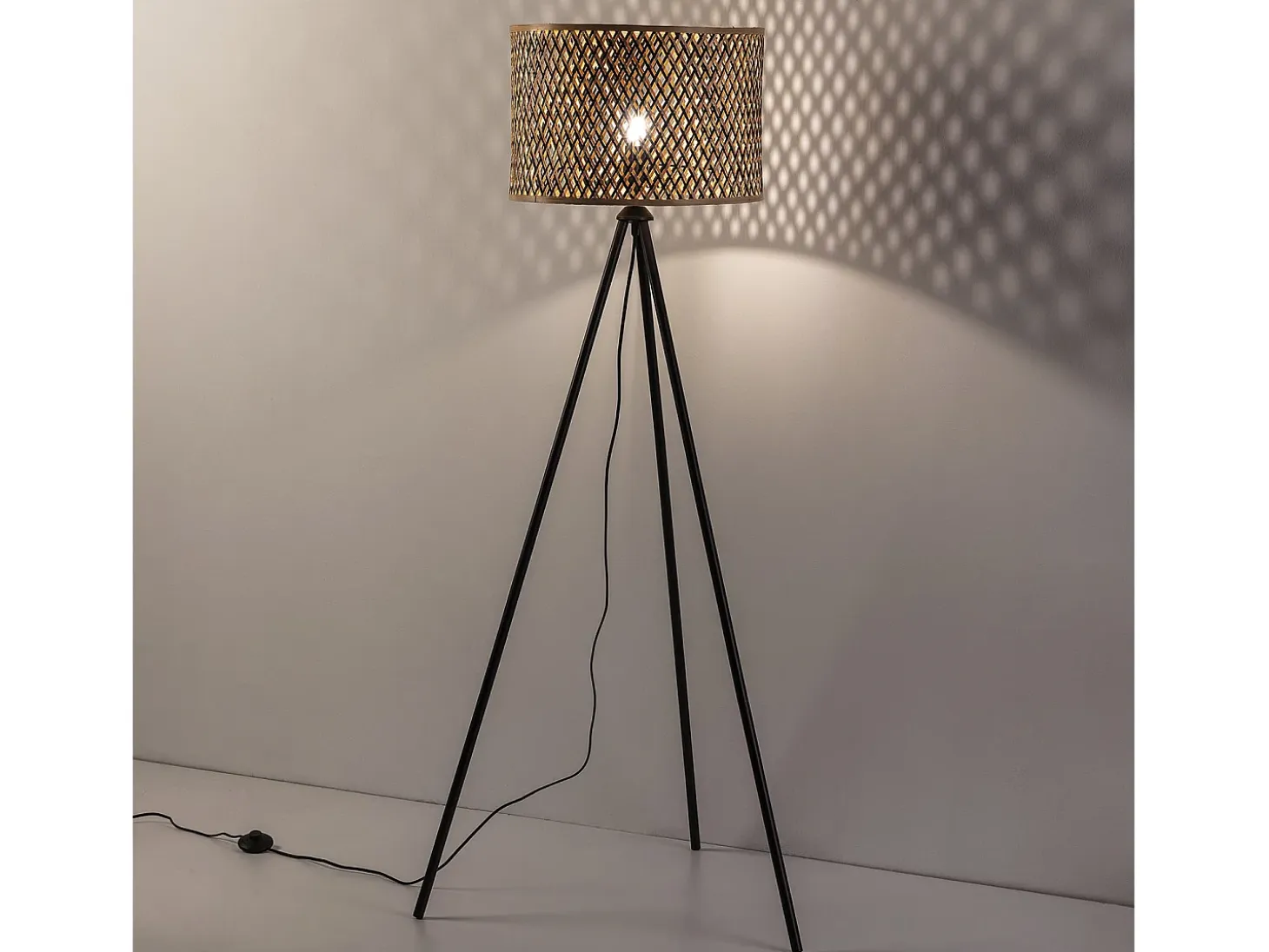 Lámpara de pie Hanae de bambú, altura 158 cm
