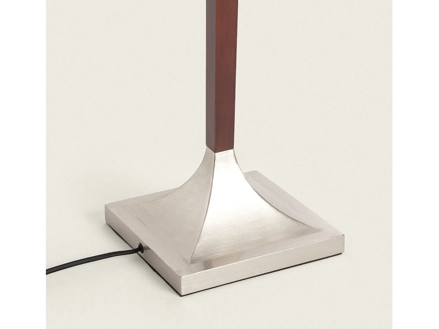 Lámpara de Pie Madera y Metal Lizza Piramis Blanco