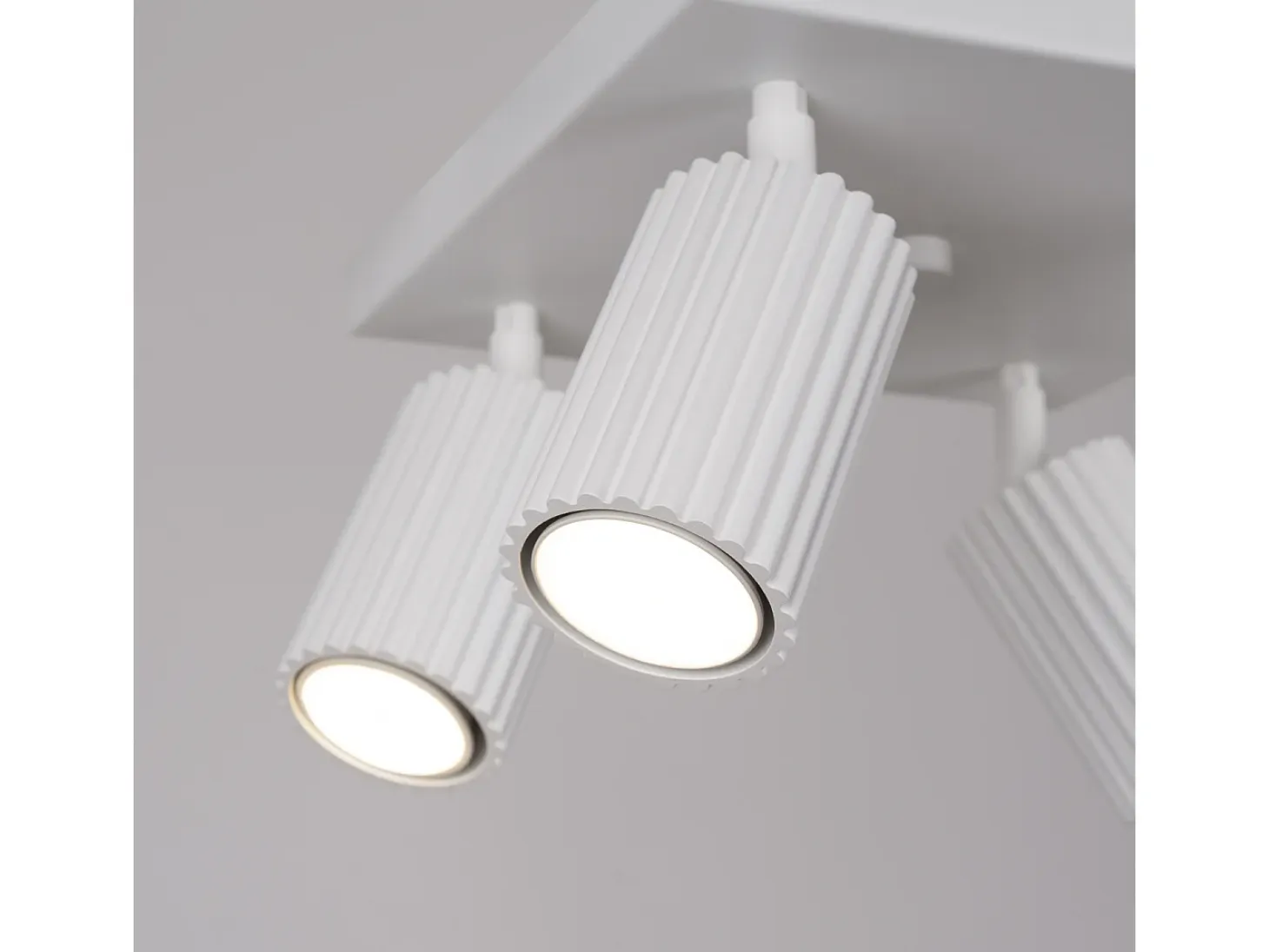 Lámpara de techo Gloow minimalista de aluminio - 4 fuentes luminosas 3000K - L.25 x A.16,5 cm - blanco