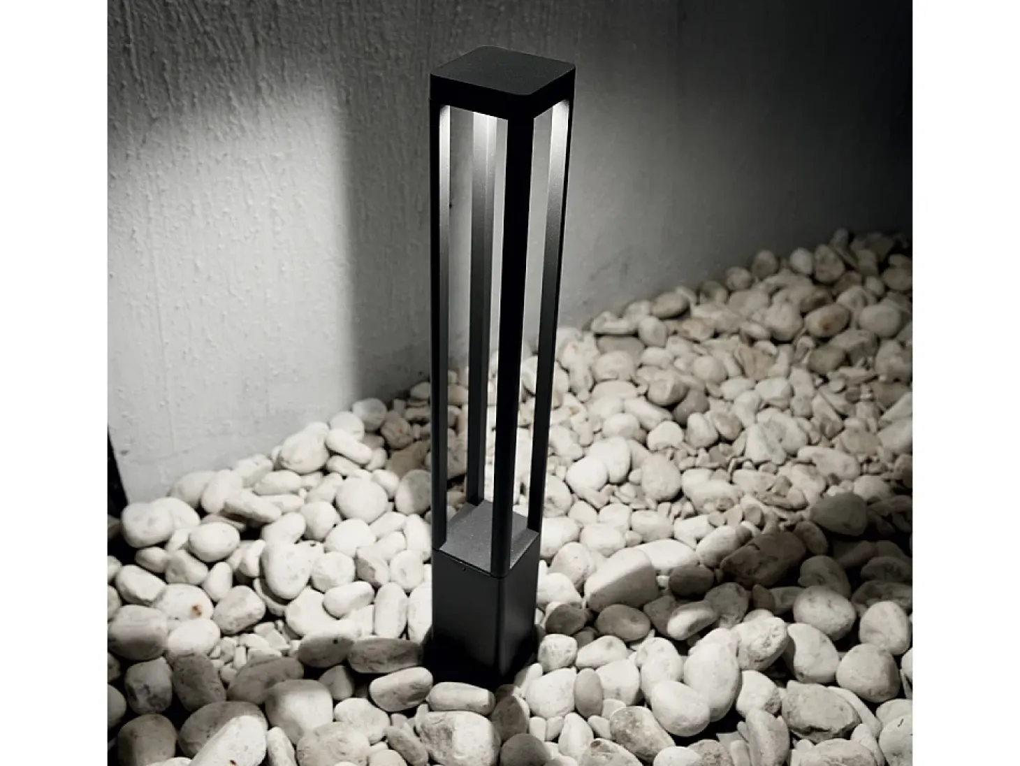 Piantana Moderna Tifone Alluminio Antracite Led 8,5W 3000K Luce Calda H65Cm