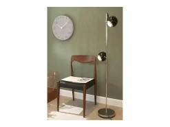 Reloj moderno con agujas cromadas On the Edge