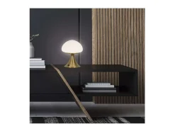Sobremesa modelo Magrit acabado latón, 21cm(alto) 15cm(ancho) 15cm(fondo.
