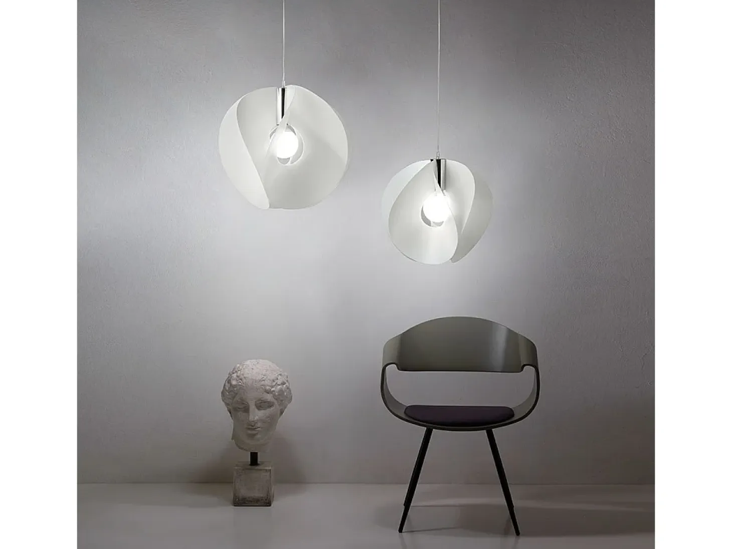 Sospensione Moderna Atom Polilux ® Bianco E Metallo Cromo 1 Luce E27 D54Cm