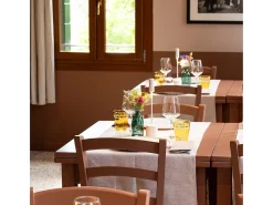 Zafferano - Lámpara de mesa LED recargable y táctil Carolina - Negro brillante y latón cepillado