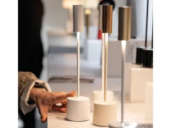 Zafferano - Lámpara de mesa LED recargable Carolina con atenuación táctil - Para interior y exterior - Latón cepillado