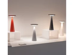 Zafferano Damina - Lámpara de mesa LED recargable, regulador táctil, 8 h de duración de la batería, IP65 - Inalámbrica, acabado en aluminio negro